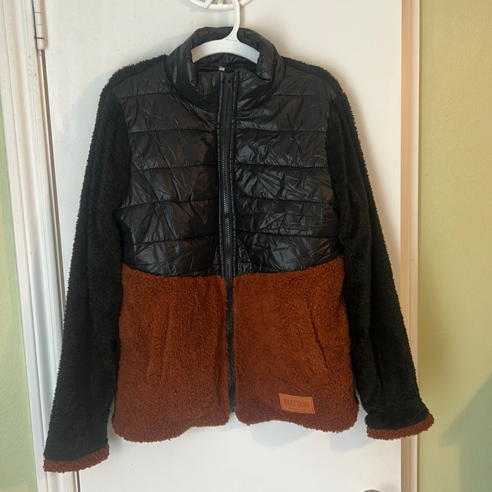 Super cute fleece!! Size medium. Worn once.